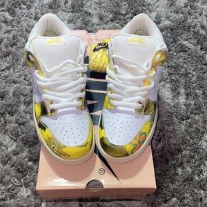 De La Soul Nike Dunks Deadstock.